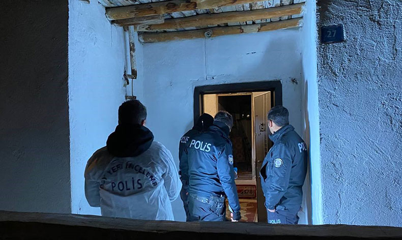Husumetlisinin evine ateş açtı