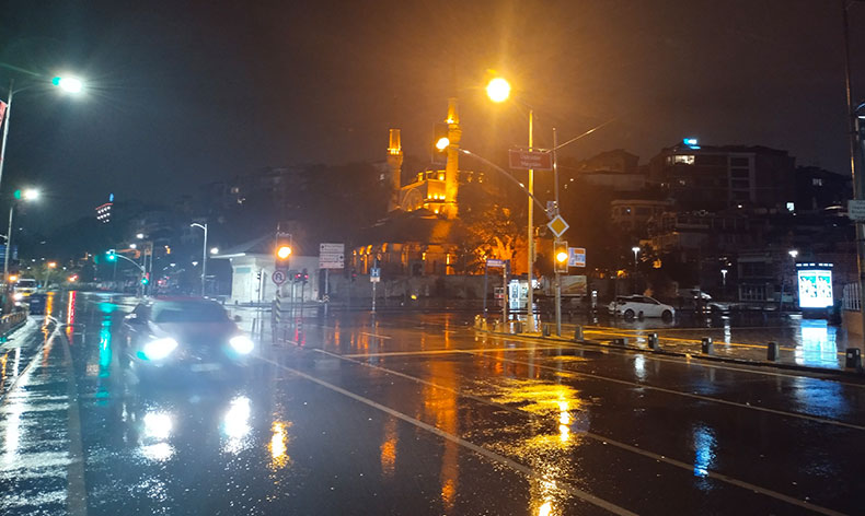 İstanbul’da beklenen sağanak başladı