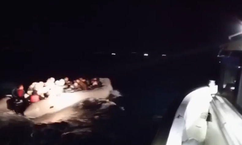 Ayvalık’ta 42 göçmen yakalandı