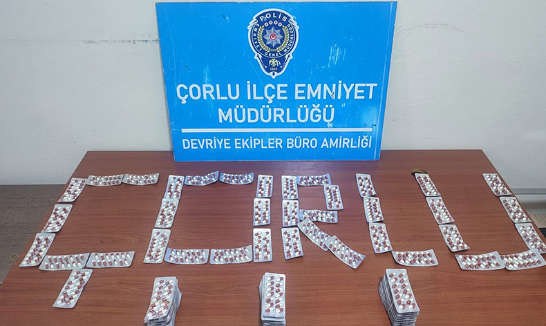 Hapları bebeğin kucağına saklamışlar