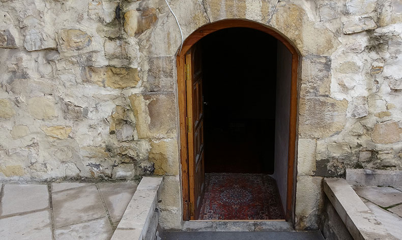 Hasar görmeyen 5 asırlık cami