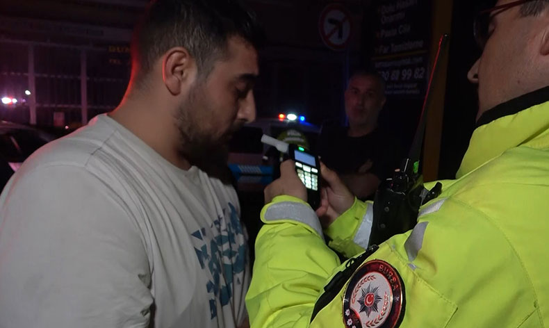Alkollü sürücü trafik ekiplerinden kaçmaya çalıştı