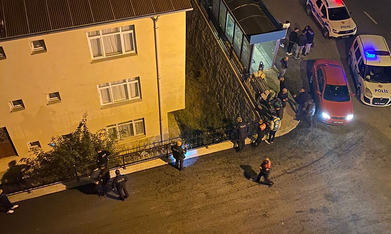 Yan bakma kavgasında lise öğrencisi bıçaklandı