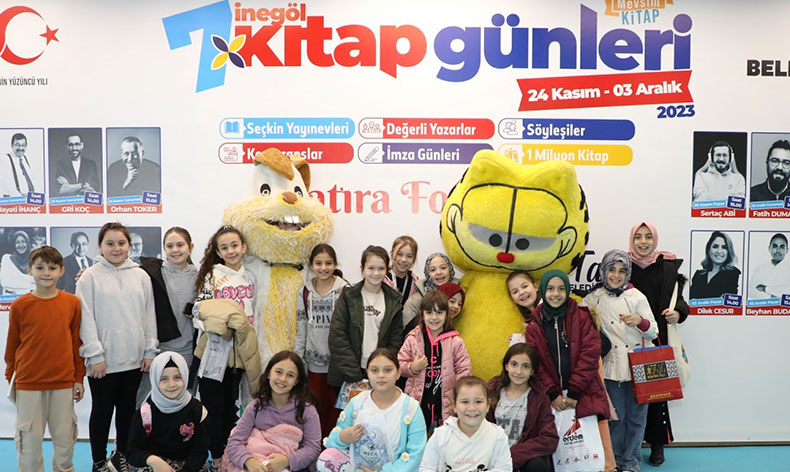 İnegöl’de kitap günleri coşkusu sürüyor
