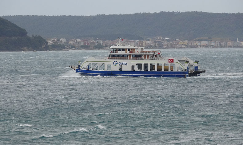 Çanakkale Boğazı çift yönlü olarak trafiğe kapatıldı