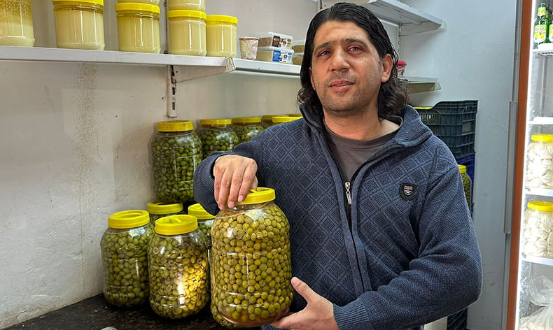 Sofraların vazgeçilmezi kırılmış yeşil zeytin