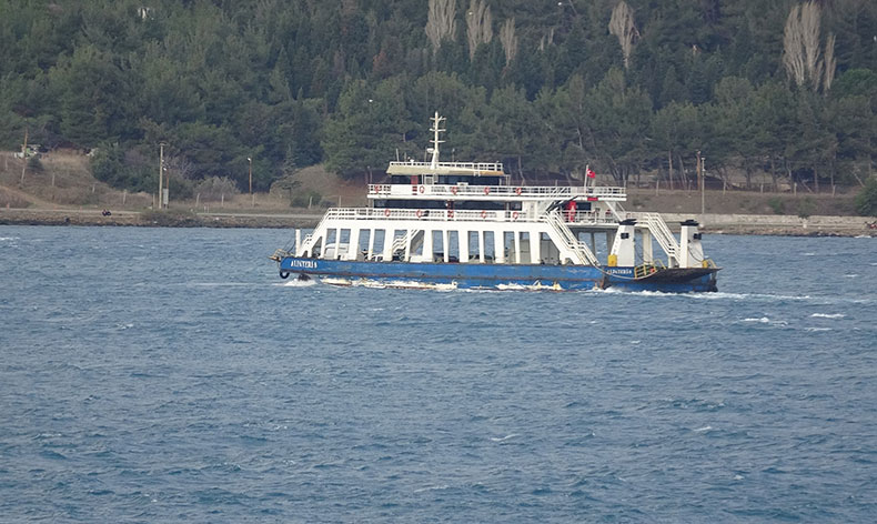 Bozcaada ve Gökçeada’ya tüm feribot seferleri iptal edildi