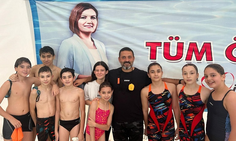 İzmit Belediyespor Kulübü Yüzme Takımı ulusal ligde finalde