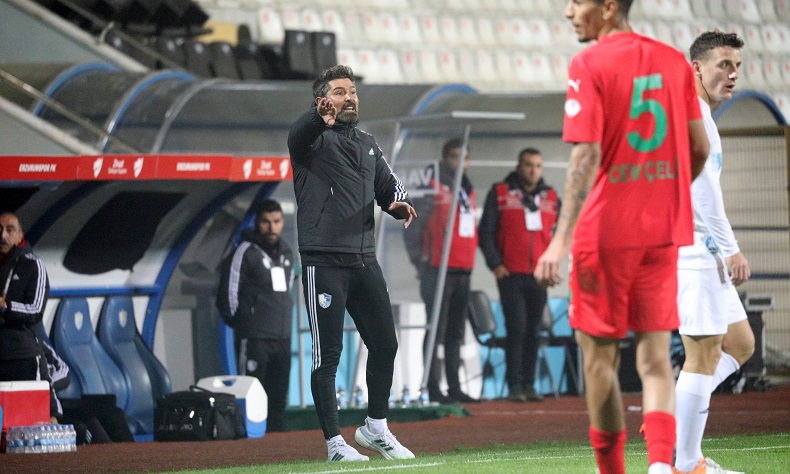 Erzurumspor Teknik Direktörü Hakan Kutlu: “Genç oyuncularımı tebrik ediyorum”