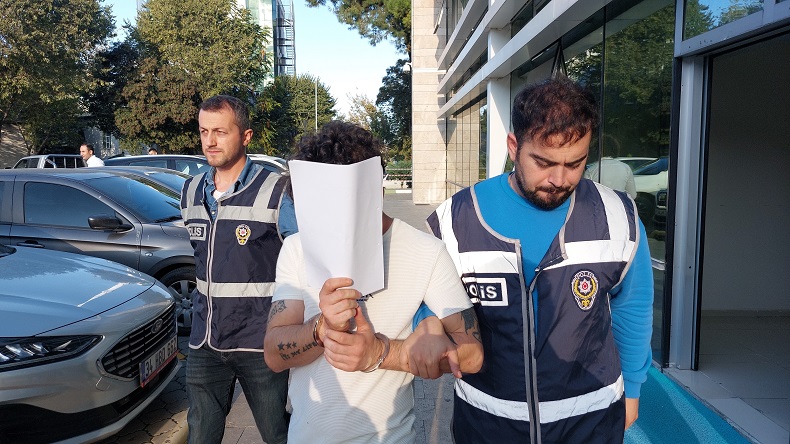 Arkadaşını döner bıçağı ile hastanelik etti