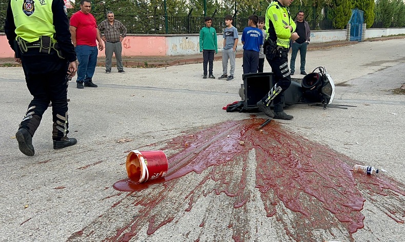 Bursa’da motosiklet sürücüsü yaralandı, ketçaplar yola saçıldı