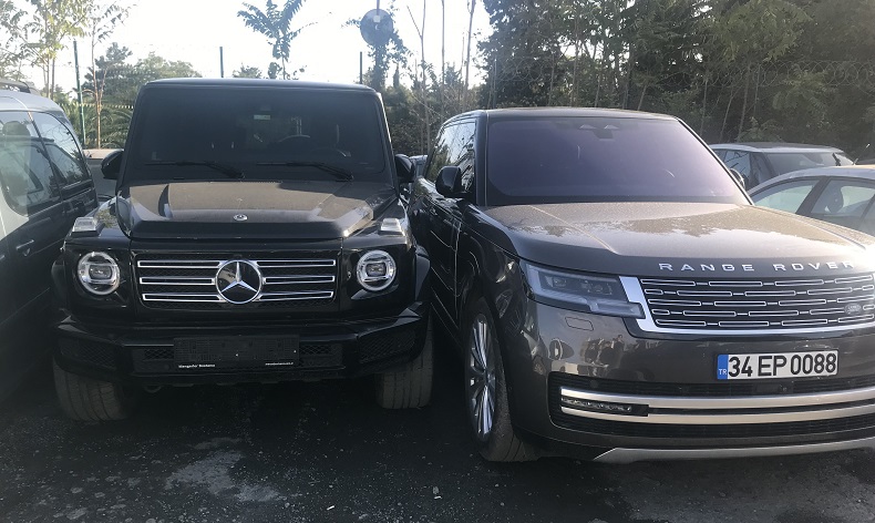 Dilan ve Engin Polat çiftinin araçları yediemin otoparkında