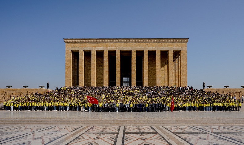 Fenerbahçeli taraftarlar Anıtkabir’i ziyaret etti