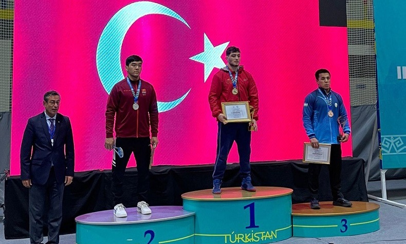Sakarya Büyükşehir sporcusundan Kazakistan’da Milli gurur