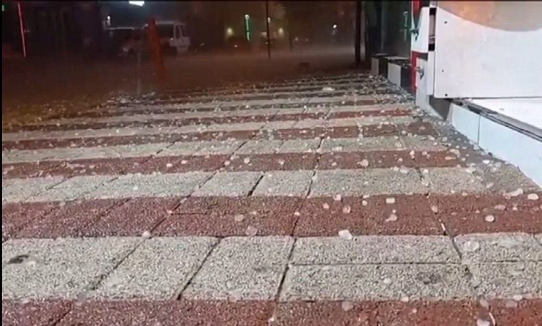 Bursa’da ceviz büyüklüğünde  dolu yağdı