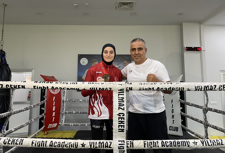 Milli antrenör amcasının ısrarıyla spora başladı, 16 yaşında dünya şampiyonu oldu