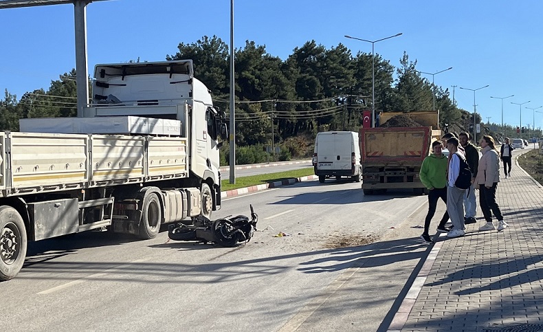 Kamyona arkadan çarpan motosiklet sürücüsü ağır yaralandı