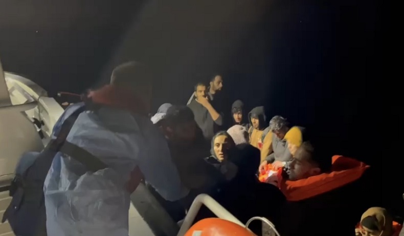 Ayvacık’ta 47 kaçak göçmen kurtarıldı