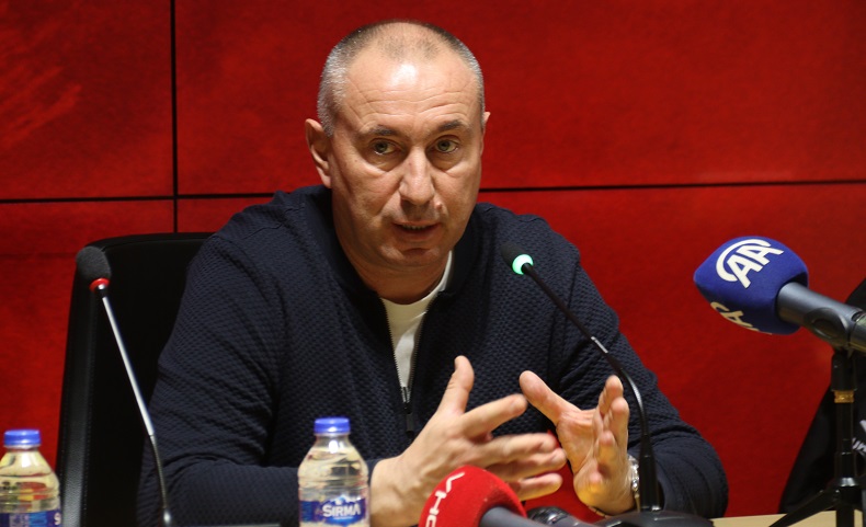Göztepe’nin yeni teknik direktörü Stoilov: “Hedefimiz Süper Lig”