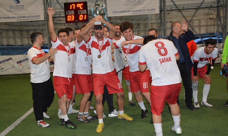 Rektörlük futbol takımı şampiyon oldu