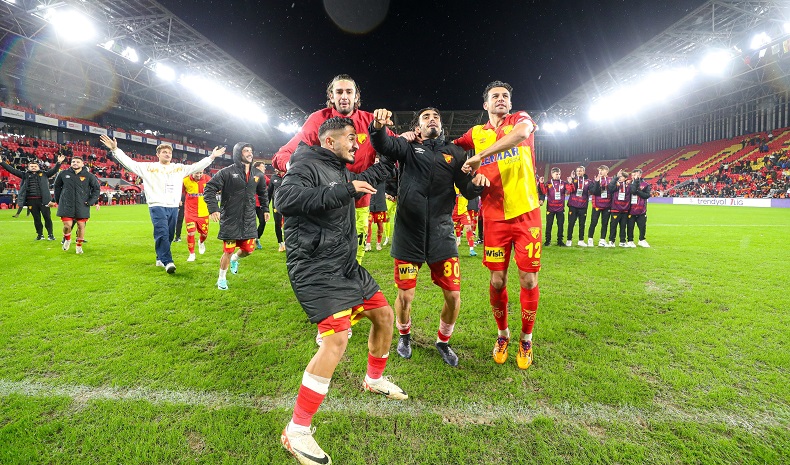 Göztepe’de Stoilov, ilk galibiyetini aldı