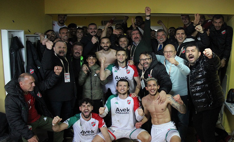 Karşıyaka, zirveye oynuyor