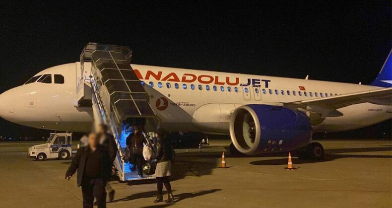 Elazığ’a acil iniş yapan uçakta büyük panik!