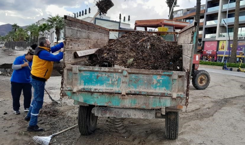 Marmaris’te fırtına temizliği