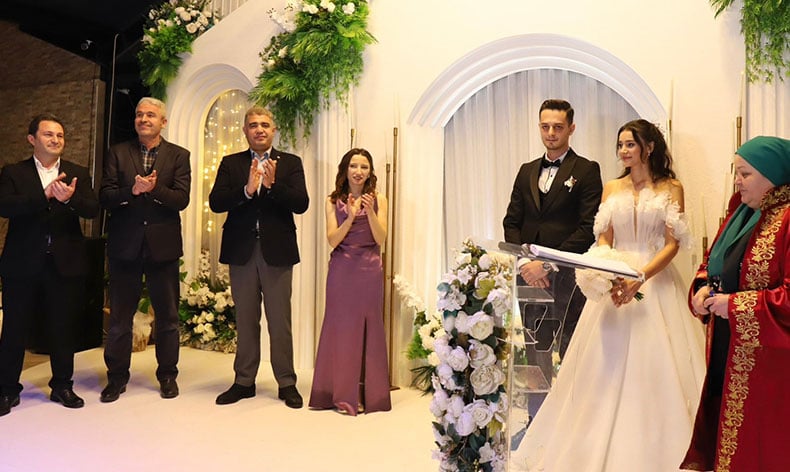 Nikah şahitliğini Vali Aslan yaptı
