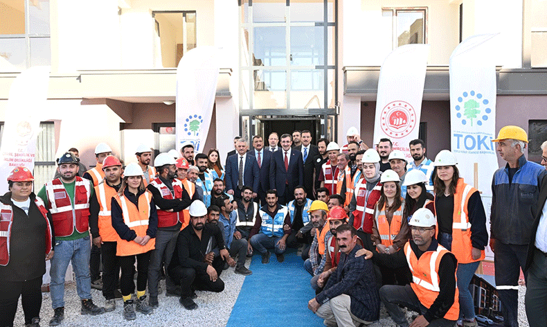 Yılmaz, deprem konutlarını inceledi