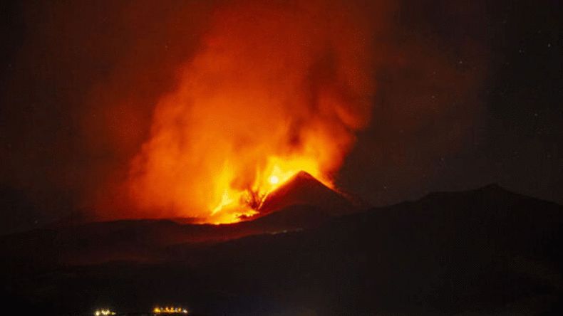 Etna Yanardağı yeniden faaliyete geçti