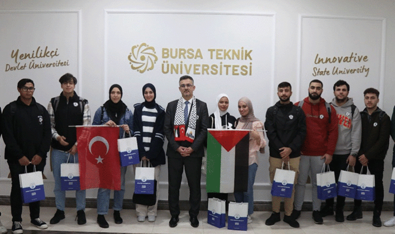 BTÜ yönetimi Filistinli öğrencilerle bir araya geldi