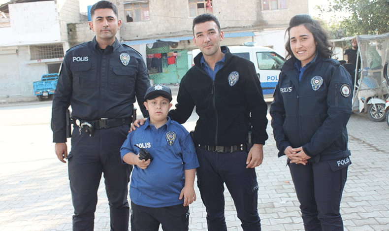 Down sendromlu Mehmet, bir günlüğüne polis oldu