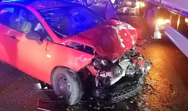 Otoyolda zincirleme kaza: 8 yaralı