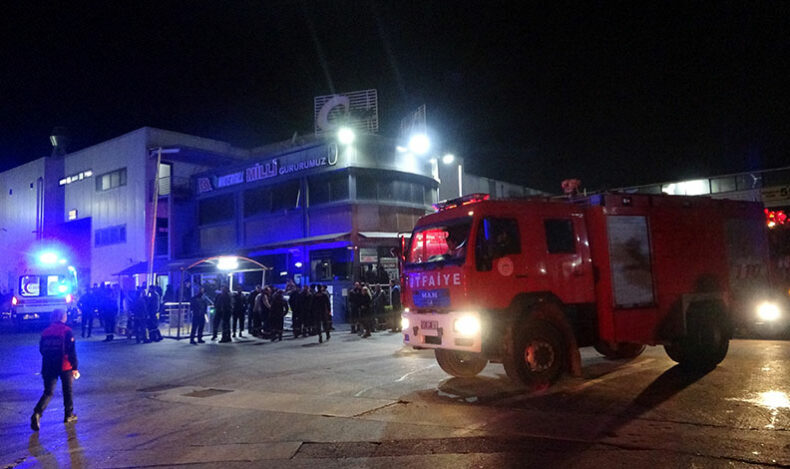 Lastik fabrikasında yangın: 8 işçi dumandan etkilendi