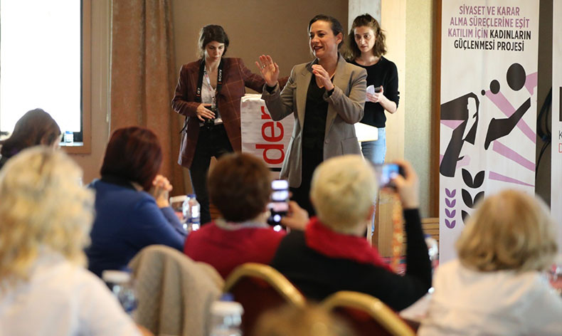 Başkan Filiz İzmir’de kadın adaylarla buluştu
