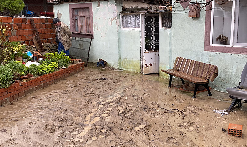 Çanakkale’de sağanak yağış