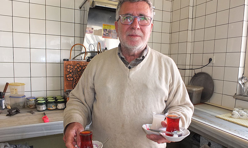 Burhaniye’de kahvehanelerde hasat yoğunluğu