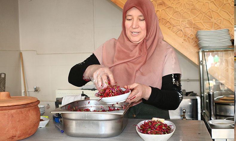 Hemcinslerine ekmek kapısı oldu