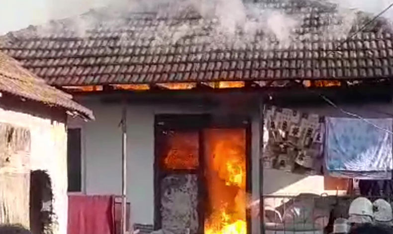 Sobadan çıkan yangın evi küle çevirdi