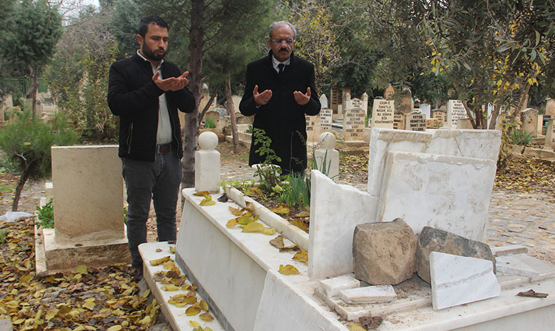 Şehit mezarına büyük saygısızlık