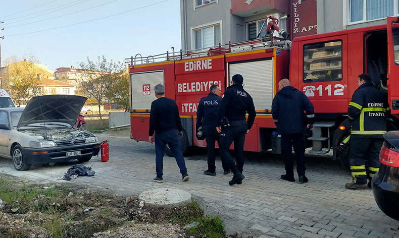 Park halindeki otomobil yandı