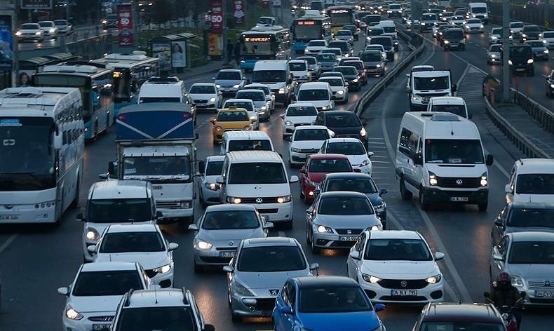 Her 3 kişiye bir araç düşüyor