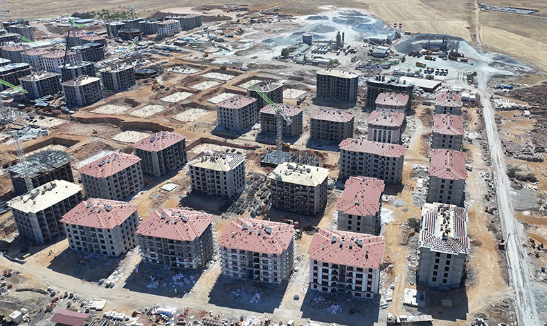 Deprem konutları teslime hazırlanıyor