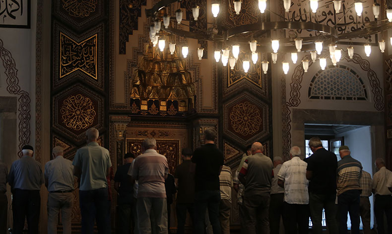Türkiye’nin her yerinden bu imamı dinlemeye geliyorlar