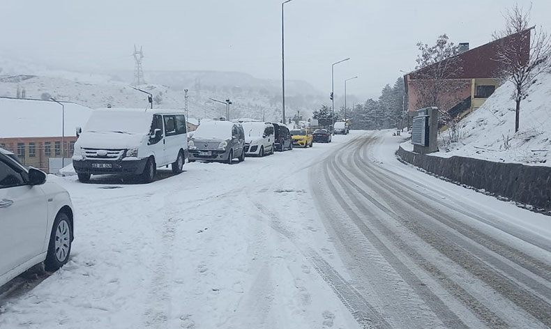 Tunceli’de kar yağışı etkili oldu