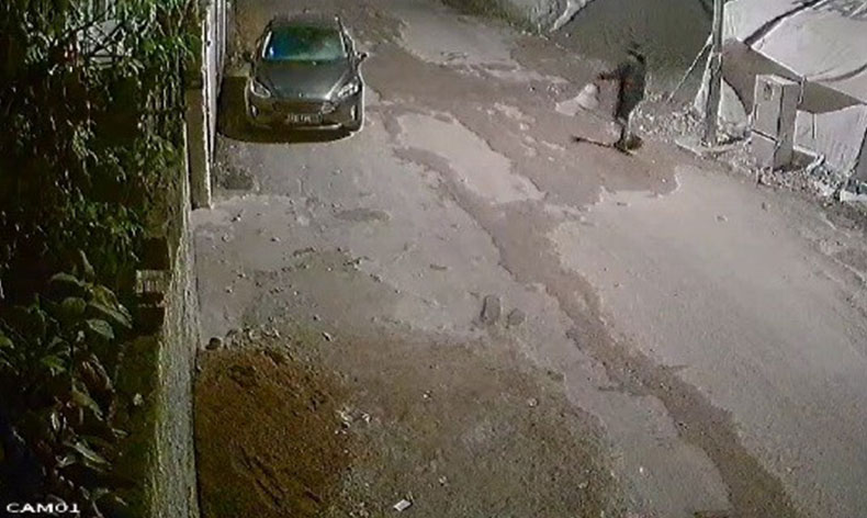 Çadırda kalan ailenin eşyalarını çalıp kaçtı