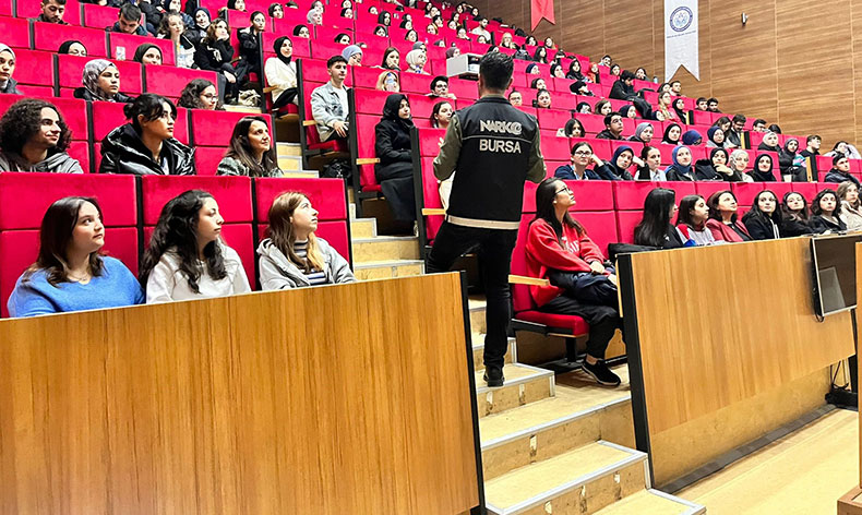 Narkotik polisi vatandaşları bilgilendirdi