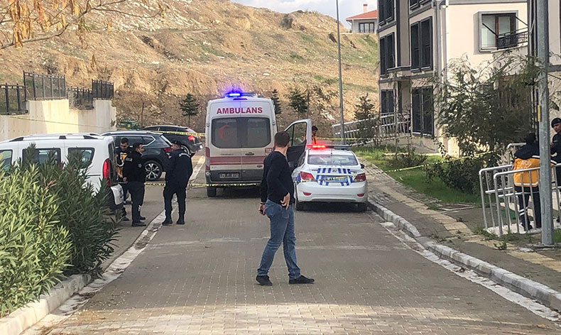 3. kattan düşen işçi hayatını kaybetti