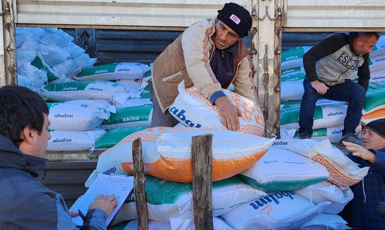 Orman yangınlarından etkilenen üreticilere yem desteği